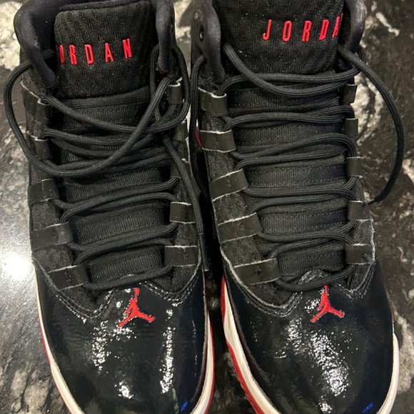 Jordan 11 - Picture 2 of 6